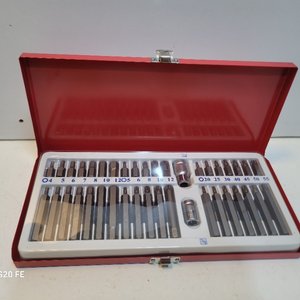 Juego de Puntas Intercambiables y Adaptadores en Caja Metálica Roja (41 Piezas) - imagen 5