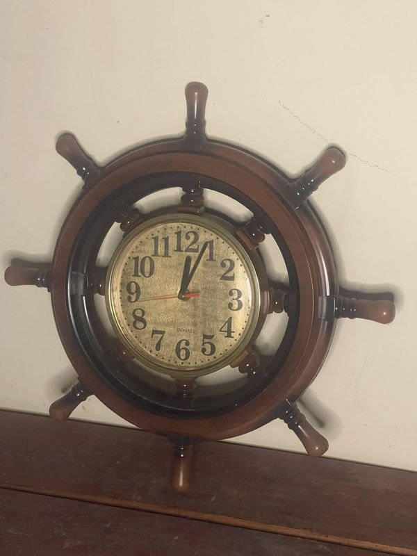 Reloj en forma de timón antiguo con cadena y cuentas - imagen 1