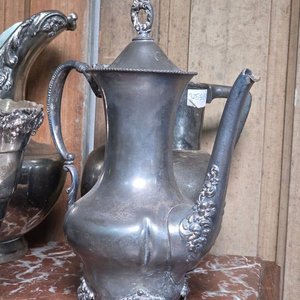 Juego de Jarra Antigua, Hielera y Cafetera Plateada - imagen 2