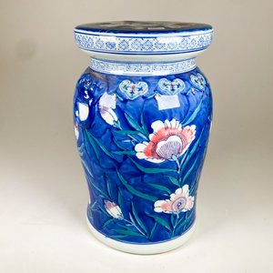 Asiento de Loza Oriental con Flores y Motivos Azules - imagen 2