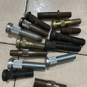 Lote de Tornillos para Rueda de Camión y Carro - imagen 9