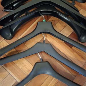 Lote de Perchas Plásticas Variadas - imagen 3