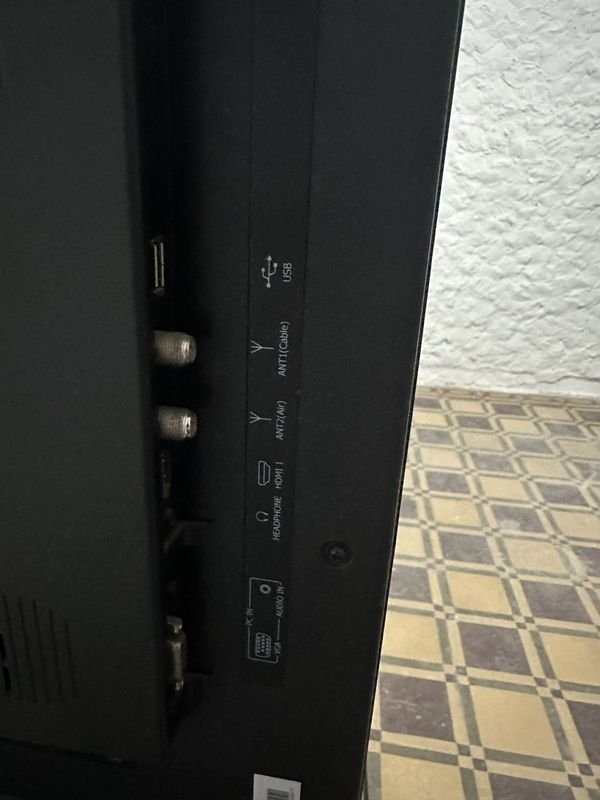 Televisión de Pantalla Plana en Excelente Estado - imagen 15