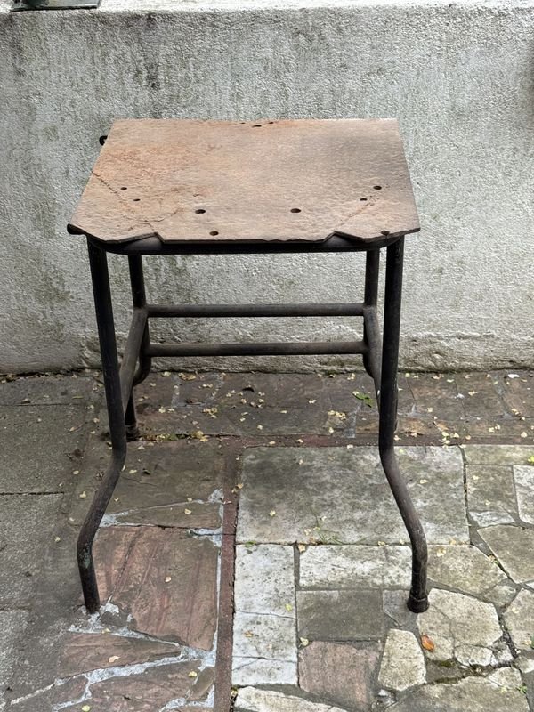 Estructura Metálica para Mesa de Taller con Tapa de Hierro