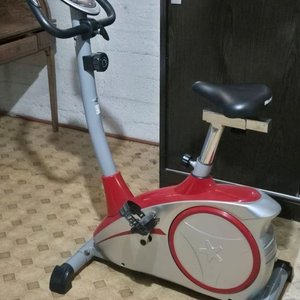 Bicicleta Fija Magnética Winner Roja y Gris - Impecable Estado - imagen 6