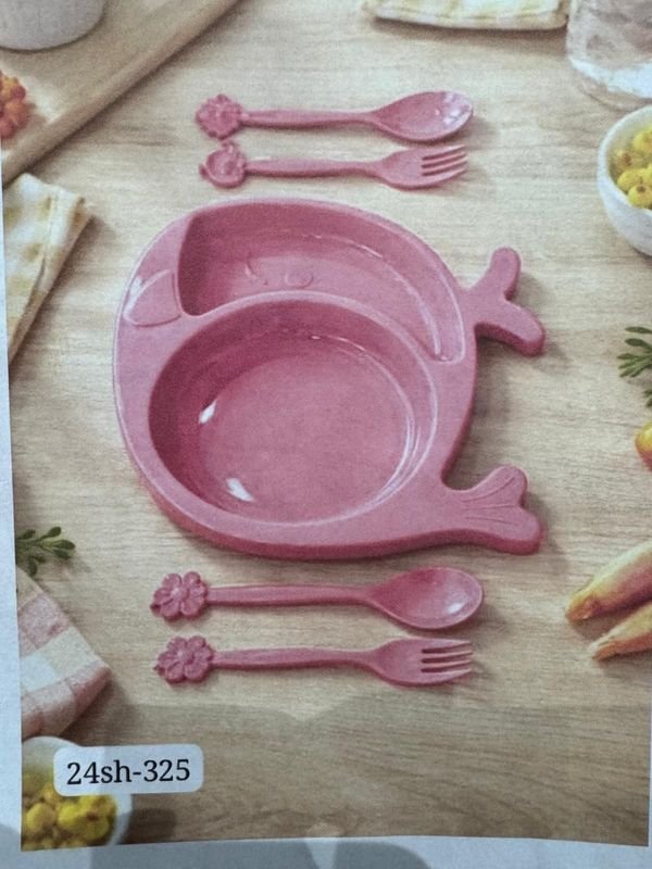 Platos y Cubiertos de Plástico y Metal