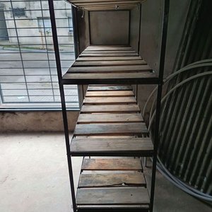 Estantería Industrial de Hierro y Madera - imagen 3