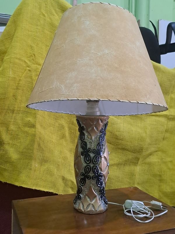 Mesita auxiliar portátil en cerámica pintada a mano - imagen 2