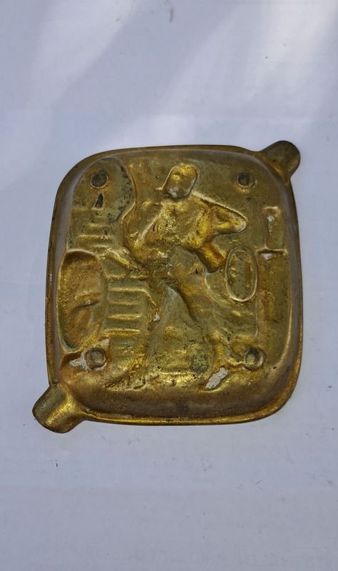 Cenicero de bronce macizo con escultura - imagen 2