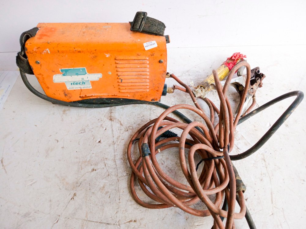 Lote siguiente: Soldadoras y pistola de pintar eléctrica