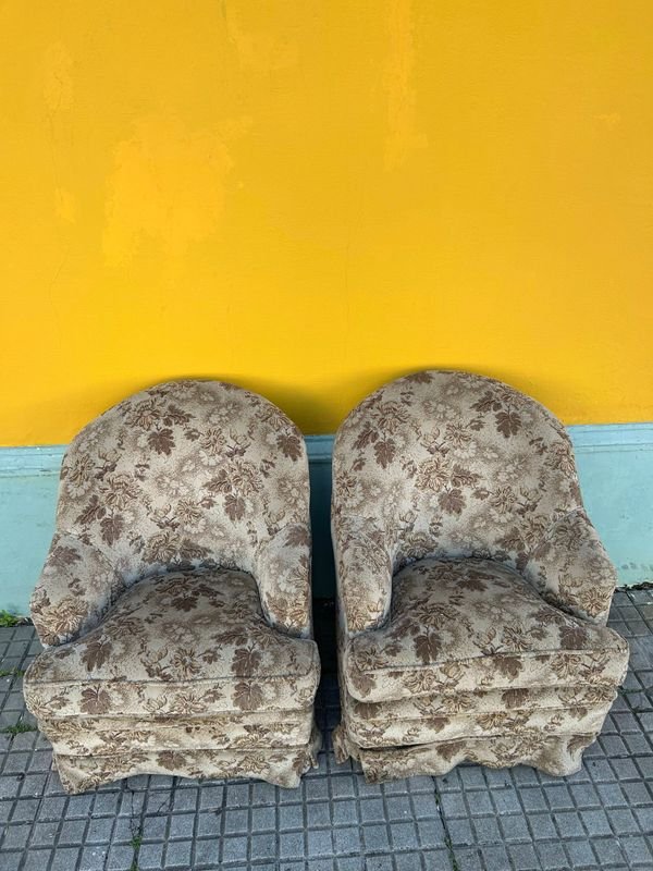 Par de Sillones Materos con Tapizado Floral en Tonos Marrones
