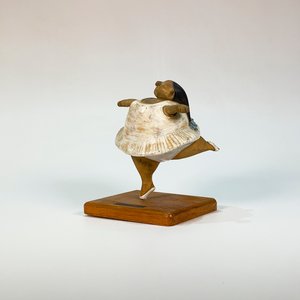 Lote siguiente: Escultura de Bailarina "Gorda" de Rodó Padilla en Cerámica y Base de Madera