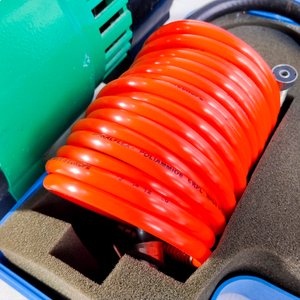 Compresor de Aire 12V con Valija Celeste y Accesorios - imagen 6