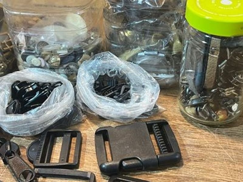 Colección de accesorios y herramientas para modistas - imagen 4