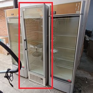 Heladera Exhibidora Vertical Cubers con Puerta de Vidrio Templado - imagen 4