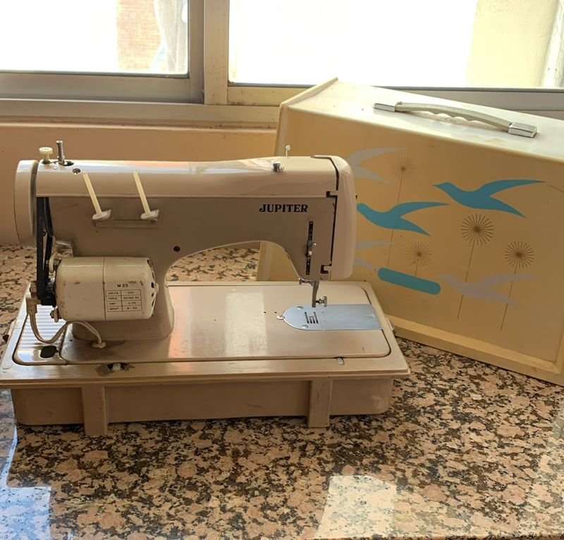 Lote anterior: Máquina de coser Jupiter en venta