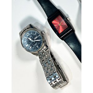 Lote de 4 Relojes de Pulsera para Dama y Caballero - imagen 3