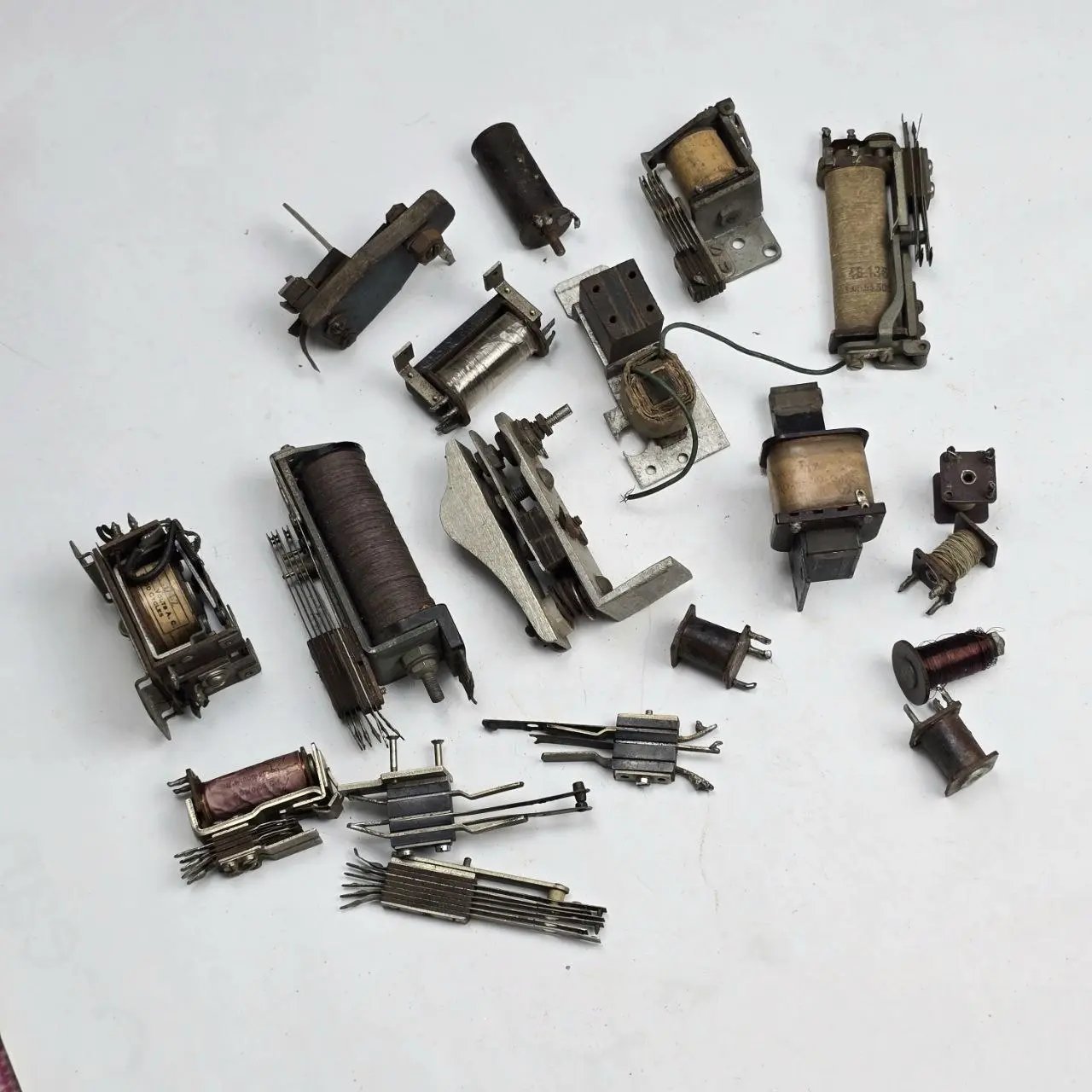 Item lote-09-relei-y-bobinas-varios - Image 1