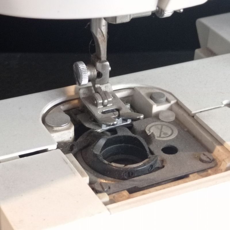Maquina de coser Singer en buen estado - imagen 4