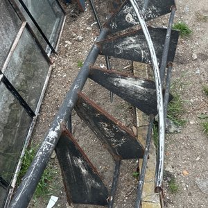 Lote siguiente: Escalera Caracol Metálica Desmontable