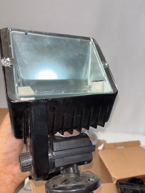 Caja con focos desconocidos para la venta - imagen 3