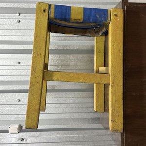 Banco de Madera Amarillo y Azul con Asiento de Malla - imagen 6