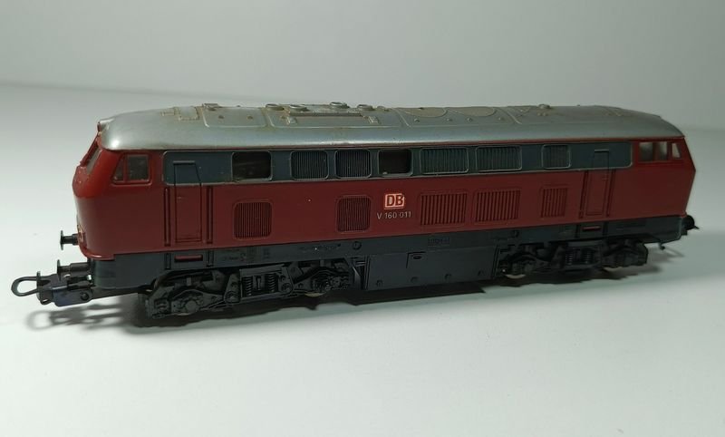 Lote anterior: Locomotora motorizada DB V 160 011 a escala HO