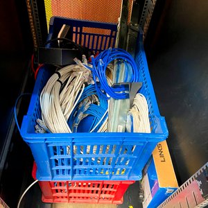 Mueble Metálico Negro para Central de Computación con Accesorios y Puerta - imagen 8