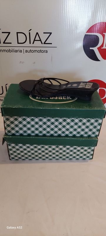 Lote siguiente: Calzado de talla 36 en excelente condición