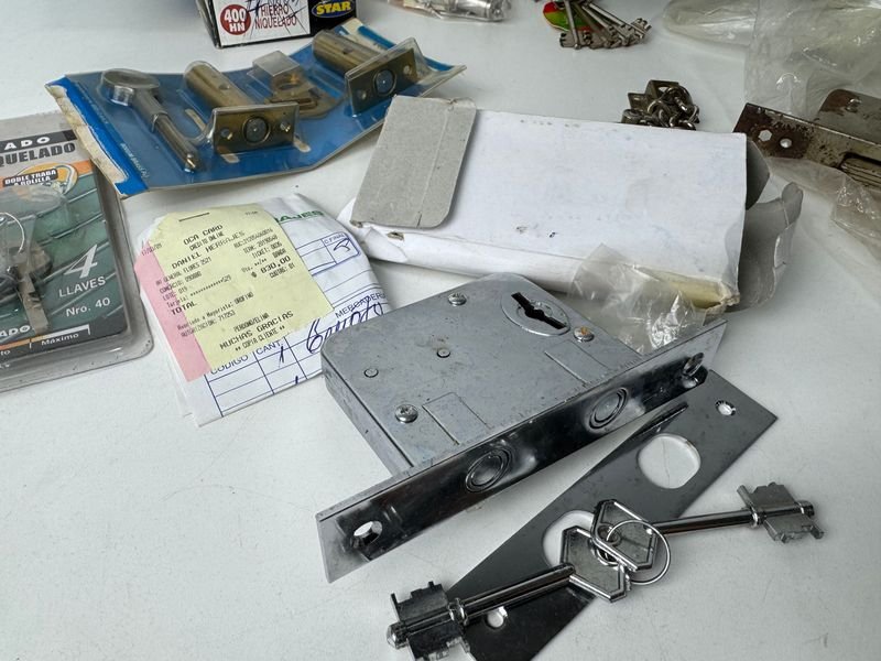 Lote de Cerrajería Completo con Herramientas y Accesorios - imagen 7