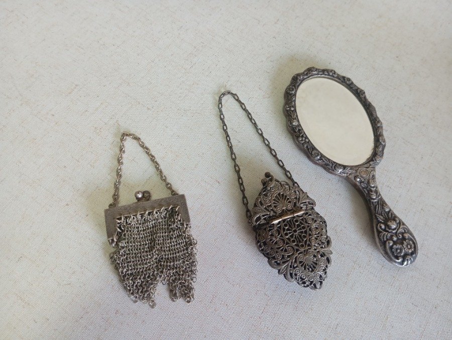 Antiguo espejo de 16 cm con accesorios antiguos - imagen 2
