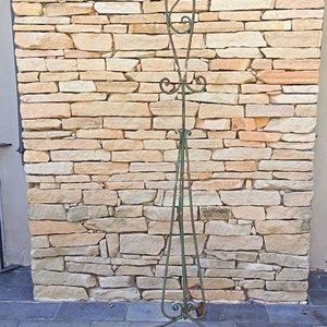 Lote siguiente: Antiguo Pie de Hierro Forjado para Pajareras o Maceteros y Lámpara Colgante