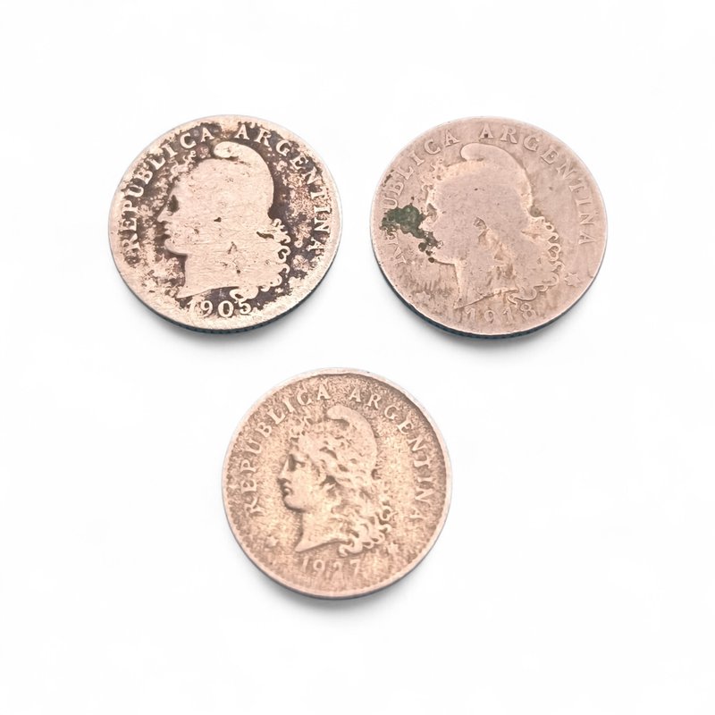 Monedas argentinas de buena condición