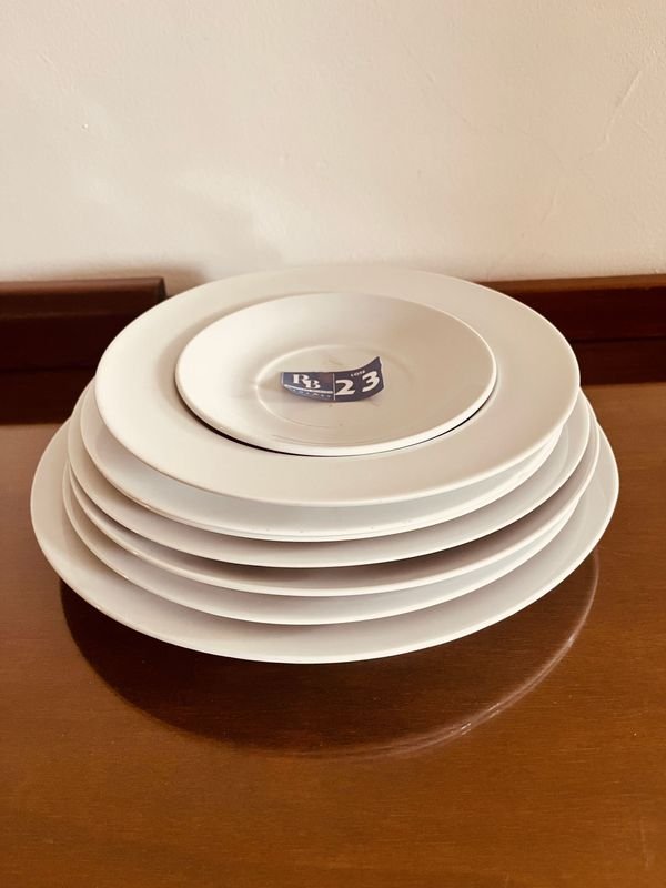 Set de 7 Platos Blancos de Cerámica con Variedad de Tamaños