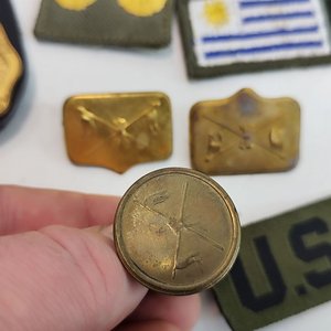 Lote de Insignias y Parches Militares Uruguayos y Extranjeros - imagen 3