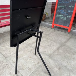 Lote #002  – Mesa de metal plegable – 60x60x72cm - imagen 3