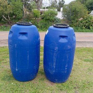 Lote anterior: Dos Tanques Plásticos Azules de 200 Litros con Tapa Rosca