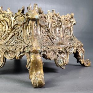 Cachepot de Bronce Macizo con Detalles Ornamentales - imagen 6