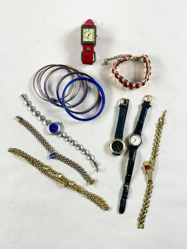 Lote de 11 Piezas: Relojes de Pulsera y Pulseras Variadas - imagen 1
