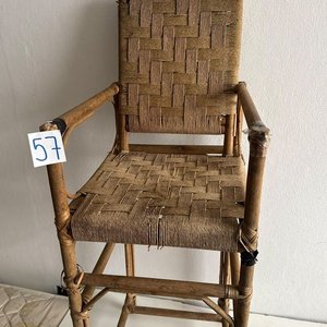 Lote siguiente: Sillón Alto de Mimbre Infantil con Dos Banquetas Plegables Rayadas