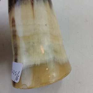 Vaso o Mate Criollo en Guampa Pulida con Grabado y Virola Dorada - imagen 7