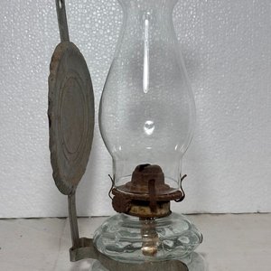 Antiguo Farol de Vidrio con Base Acanalada y Soporte Metálico - imagen 5