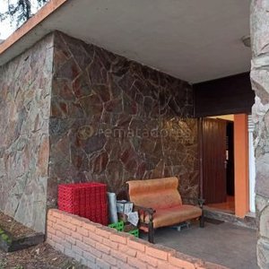 Remate de Inmueble: Casa con Living, Comedor, Dormitorios y Exterior - imagen 4
