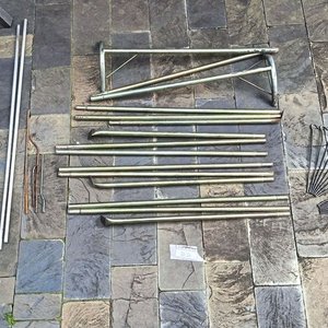 Lote siguiente: Estructura Metálica para Carpa de Jardín y Ganchos