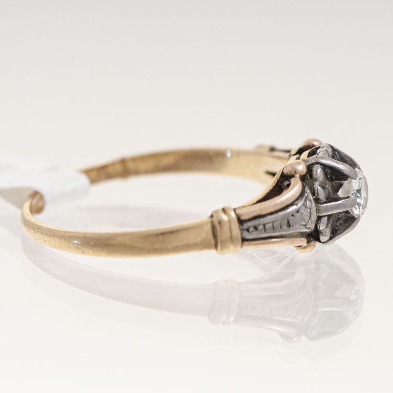 Anillo de oro con brillante solitario - imagen 2