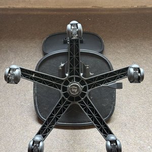 Silla de Oficina Azul con Ruedas y Altura Regulable - imagen 4