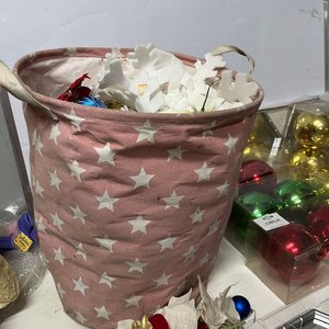 Lote Navideño: Bolso con Adornos, Espejos Hexagonales y Bolas Decorativas - imagen 5