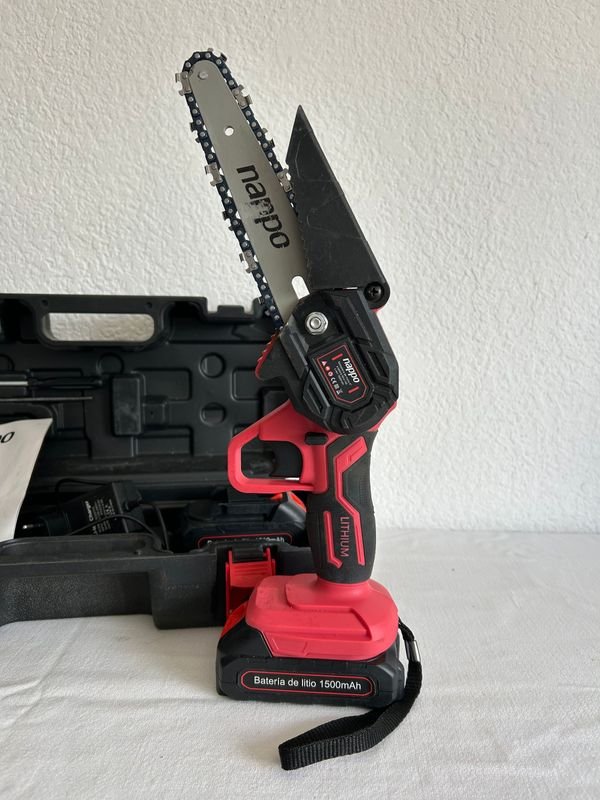 Motosierra inalámbrica con dos baterías - imagen 2