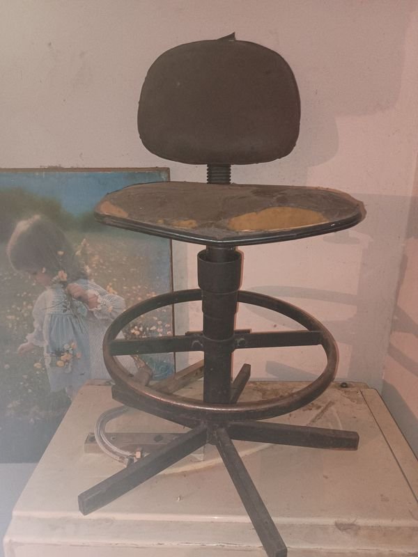 Silla giratoria para escritorio en buen estado