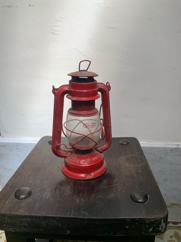 Farol antiguo rojo para iluminación